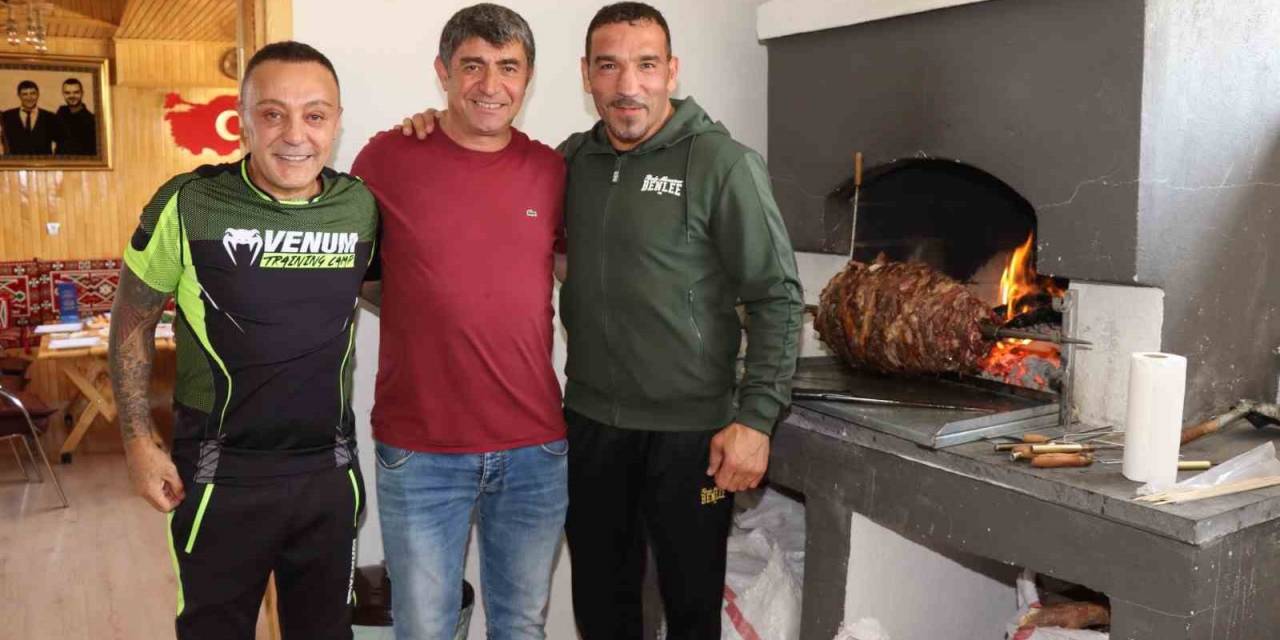 Dünya Şampiyonu Fırat Aslan Oltu’da