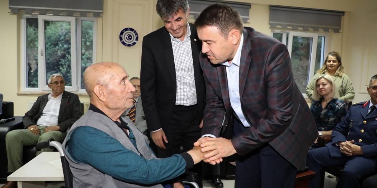 Kütahya Protokolü Huzurevi Sakinlerini Ziyaret Etti