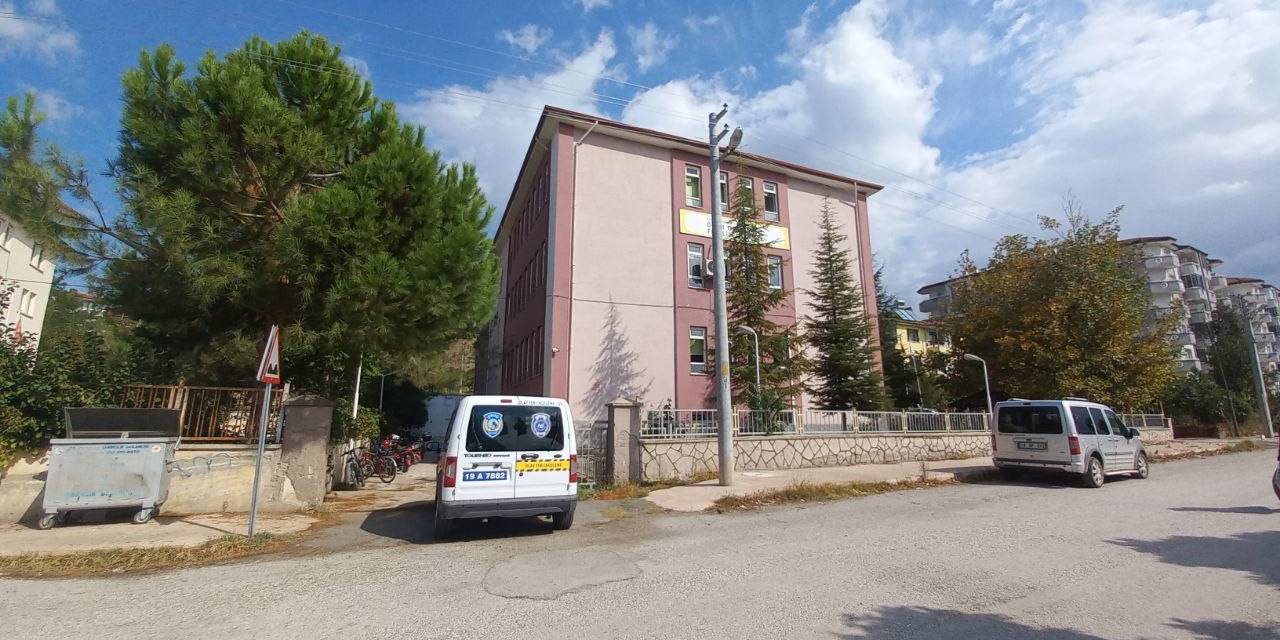 Okulun 3. Katından Düşen Öğrenci Yaralandı