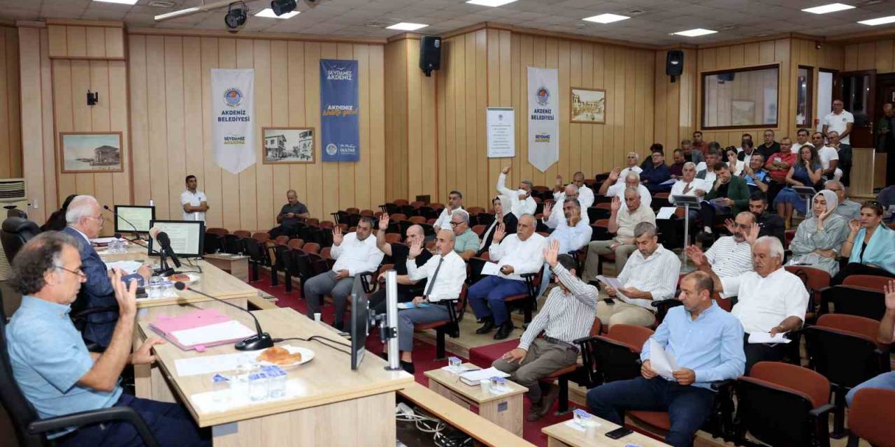 Akdeniz Belediyesinden Üniversiteyi Kazanan Öğrencilere Destek