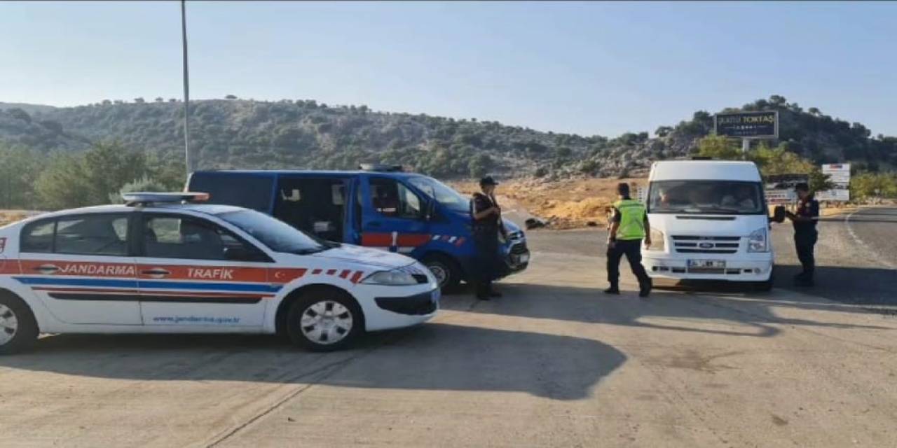 Jandarmadan 152 Sürücüye 215 Bin Tl Para Cezası