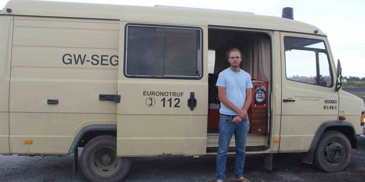 Eski Ambulansı Karavanaya Çeviren Belçikalı Turist, Meke Gölü’nde Mola Verdi