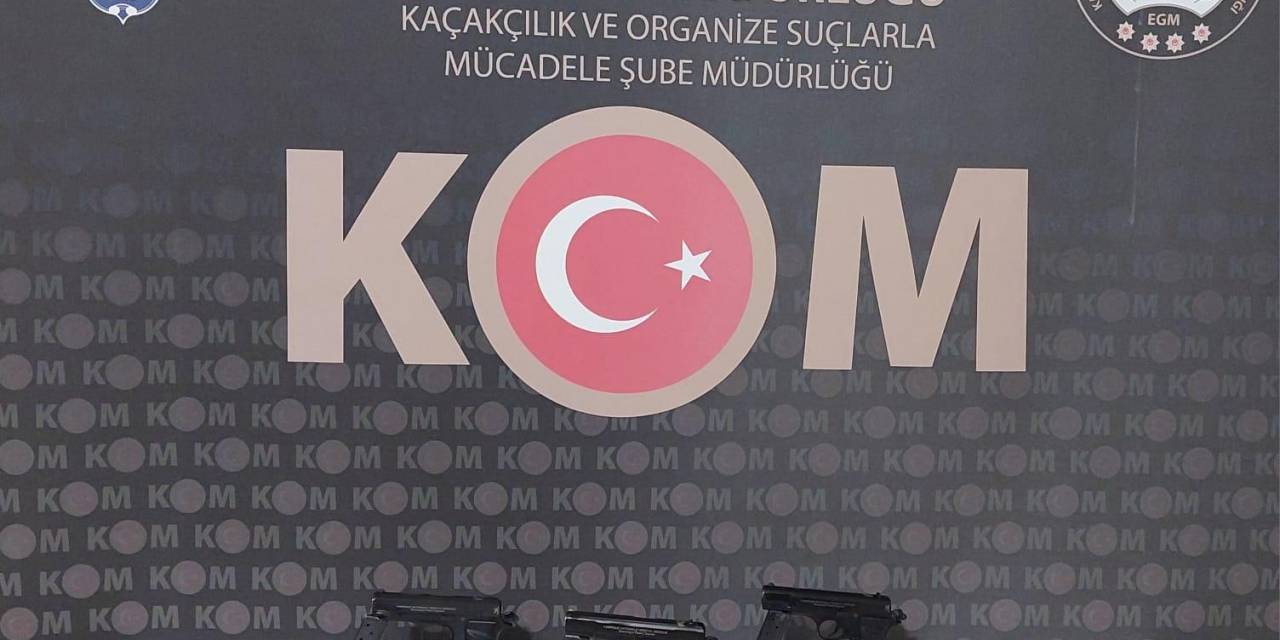 Polisin Gözünden Kaçmadı, Torpidoya Gizlenen 3 Tabanca Çıktı