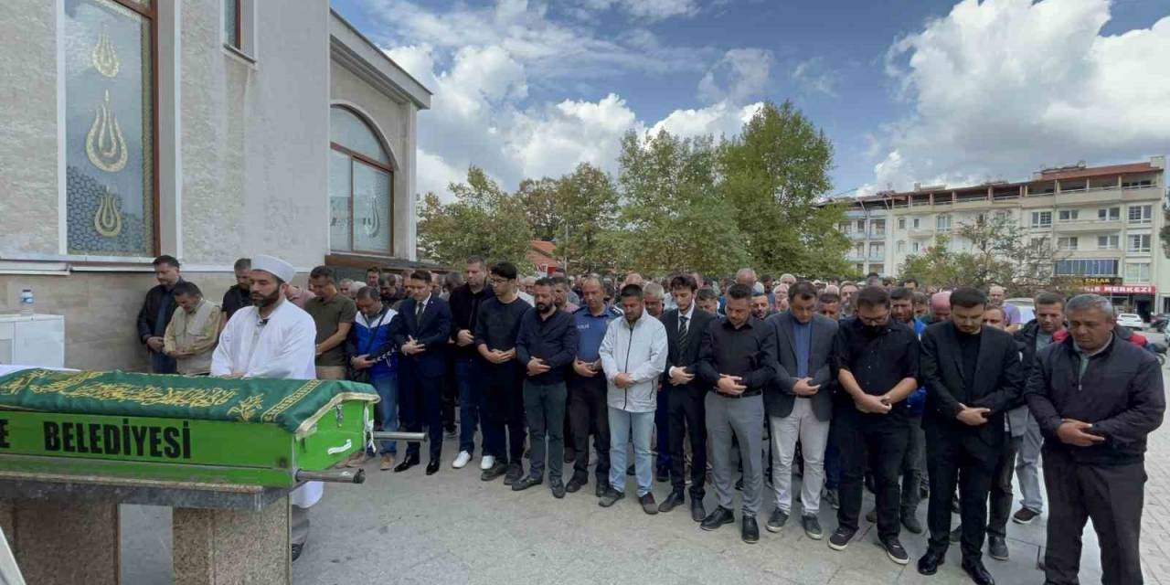 Yenice’de Ormanlık Alanda Ölü Bulunan Sağlık Personeli Toprağa Verildi