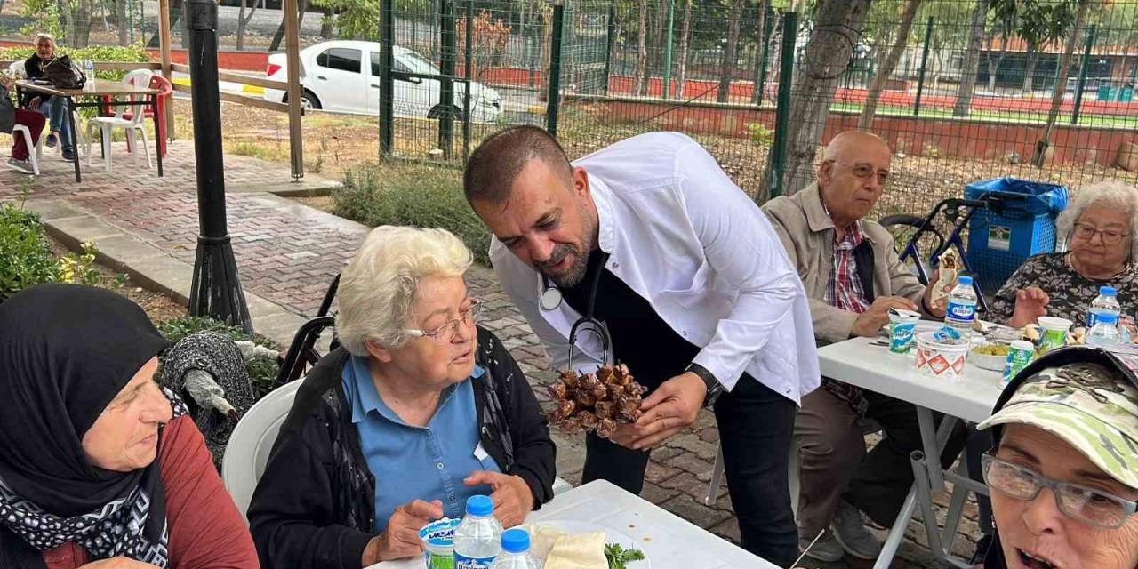 Bursalı Ciğerci Yaşlıların Gönlünü Fethetti