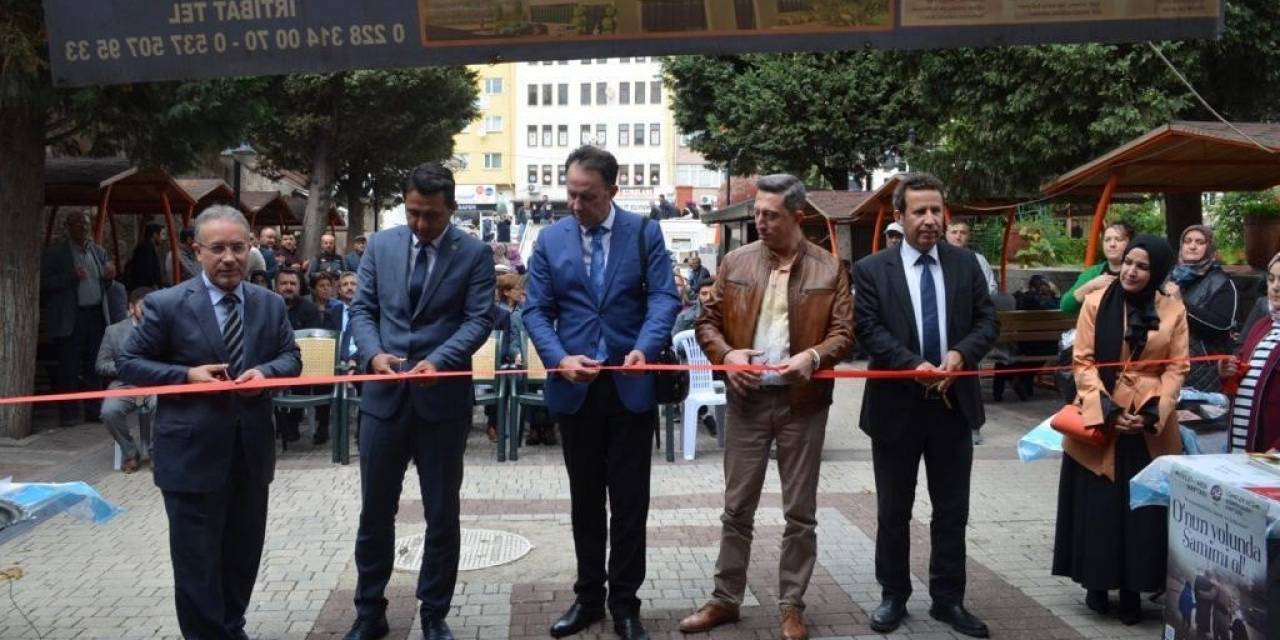 Bozüyük’te Kur’an Kursu Yararına Hayır Çarşısı Kuruldu