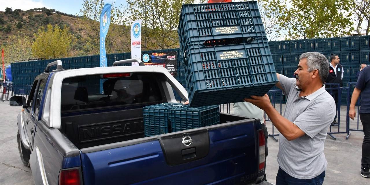 Şehzadeler Ve Yunusemreli Üreticilere Kasaları Teslim Edildi