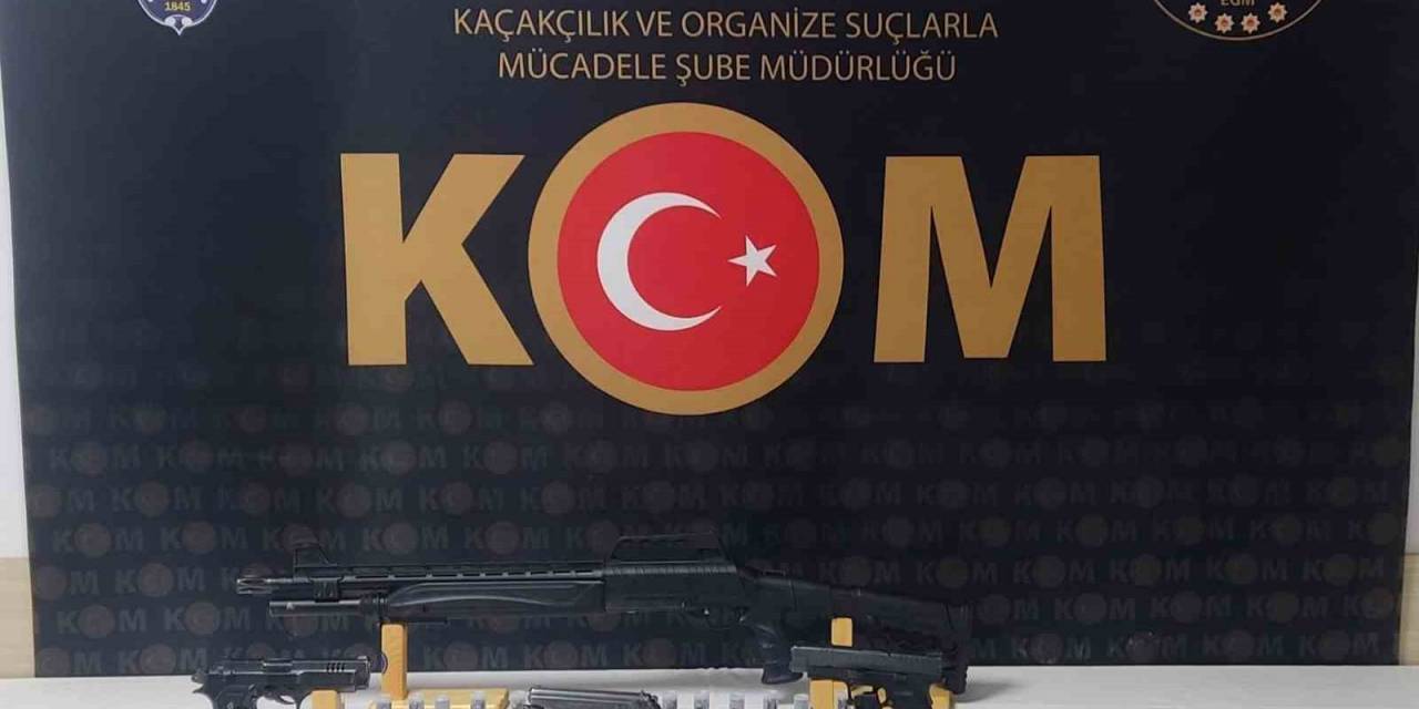 Bir Ev Ve İki İş Yerinde Çok Sayıda Silah Ve Fişek Ele Geçirildi
