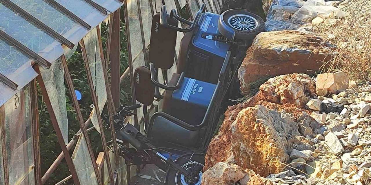Alanya’da Üç Tekerli Elektrikli Bisiklet Şarampole Yuvarlandı: 1 Yaralı