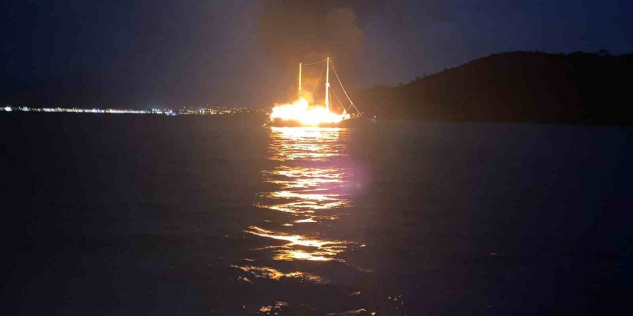 Fethiye Açıklarında Yanan Gulet Kullanılamaz Hale Geldi