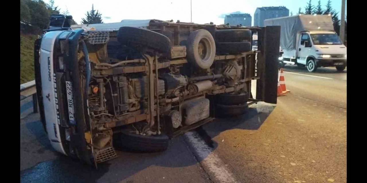 Kontrolden Çıkan Kamyonet Devrildi: 1 Yaralı