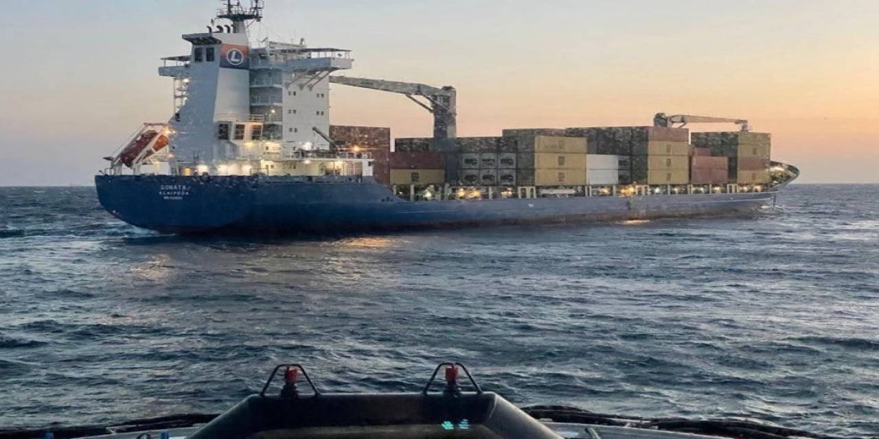 Çanakkale Boğazı’nda Konteyner Gemisi Makine Arızası Yaptı