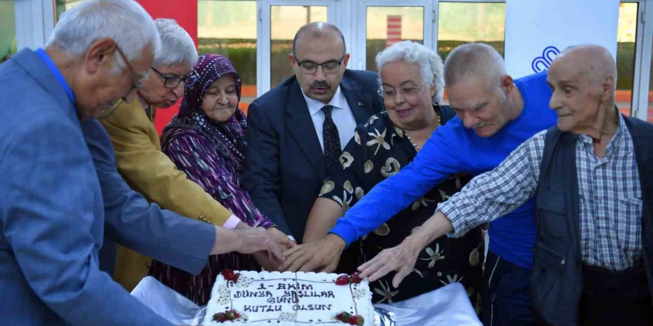 Vali Ustaoğlu, Huzurevinde Yaşlı Bireylerle Bir Araya Geldi