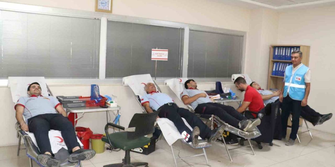 Siirt Belediyesi Personeli Kan Bağışı Kampanyasına Destek Verdi