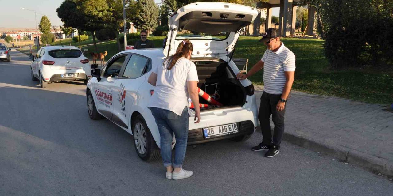 Trafik Kurallarını İhlal Eden Sürücüler Yeni Sürücü Adaylarına Zor Anlar Yaşatıyor