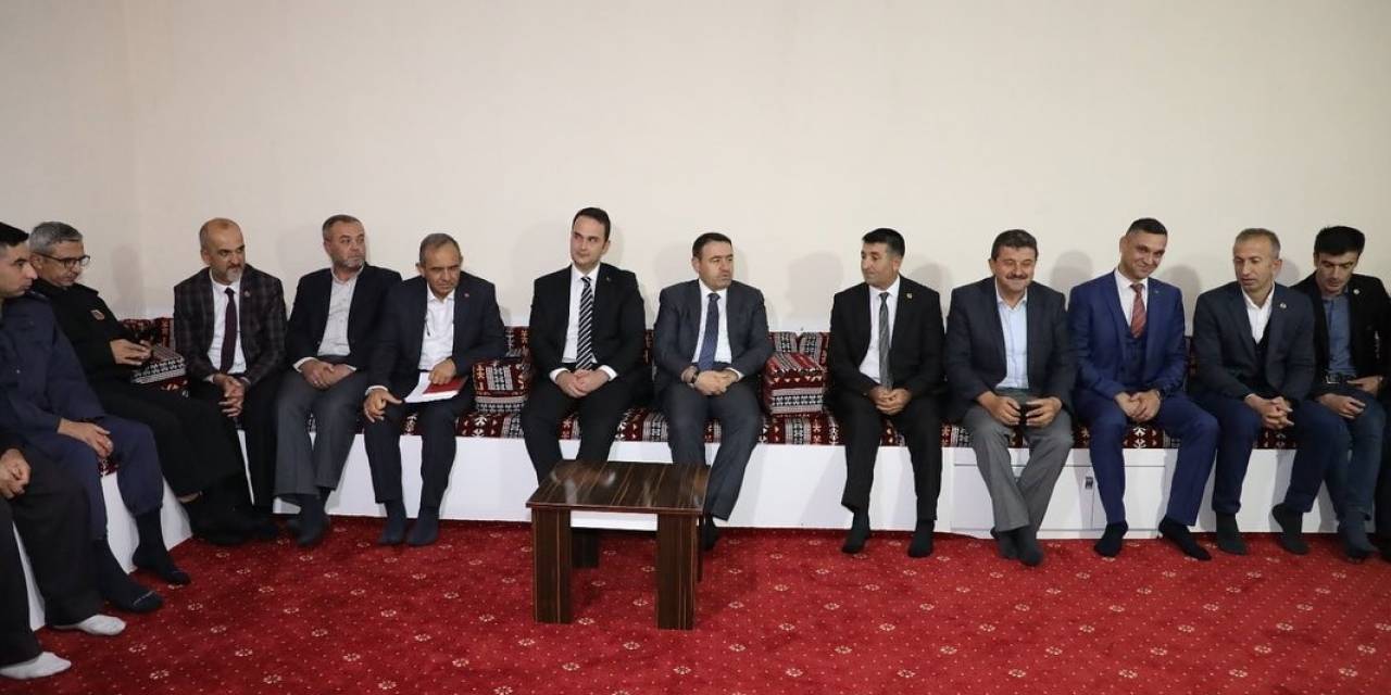 Vali Işın, Aslanapa’da Muhtarların Taleplerini Dinledi