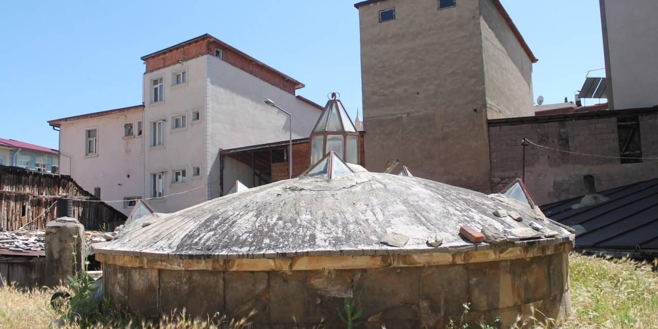 Yetkililerin Görmezden Geldiği Tarihi Çarşı Hamamı Restore Edilmezse Tarihe Karışacak