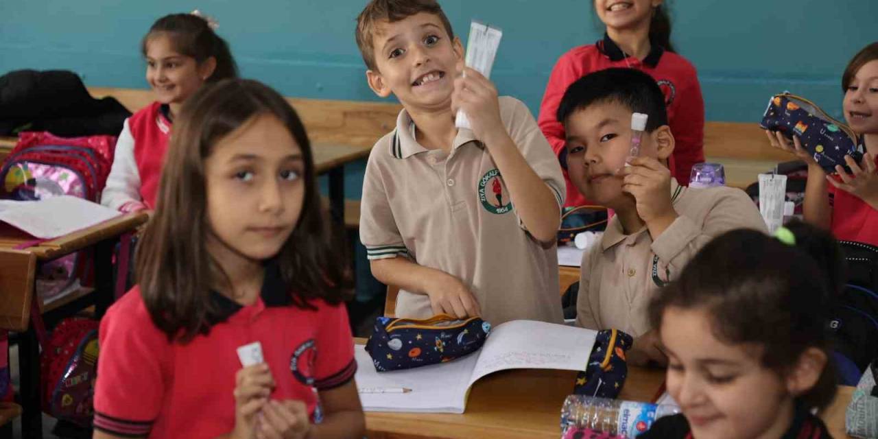 Zeytinburnu’nda 18 Bin İlkokul Öğrencisine Ücretsiz Ağız Ve Diş Sağlığı Bakım Seti