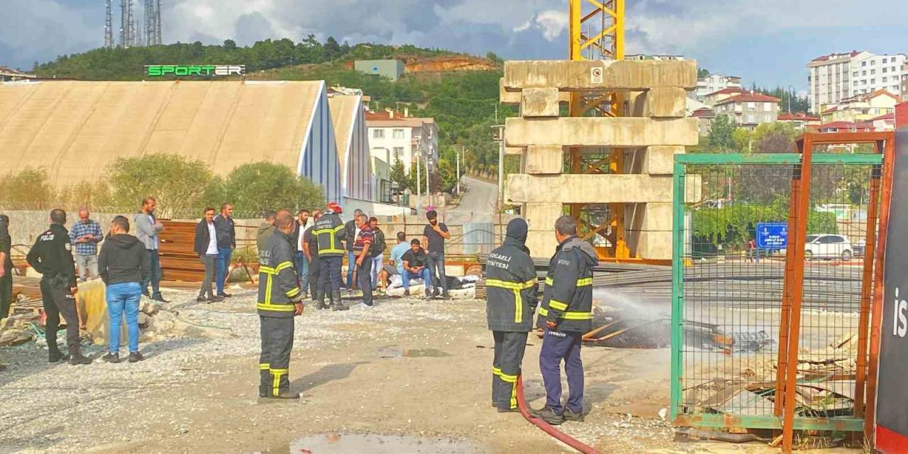 Metro İnşaatında İki Aydır Maaşlarını Alamayan İşçiler Kule Vince Çıkıp Eylem Yaptı