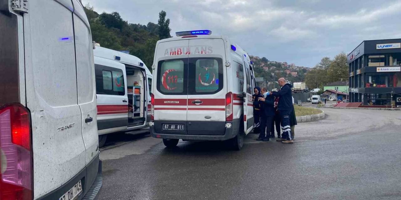 Zonguldak’ta İki Aracın Çarpıştığı Kazada 3 Kişi Yaralandı
