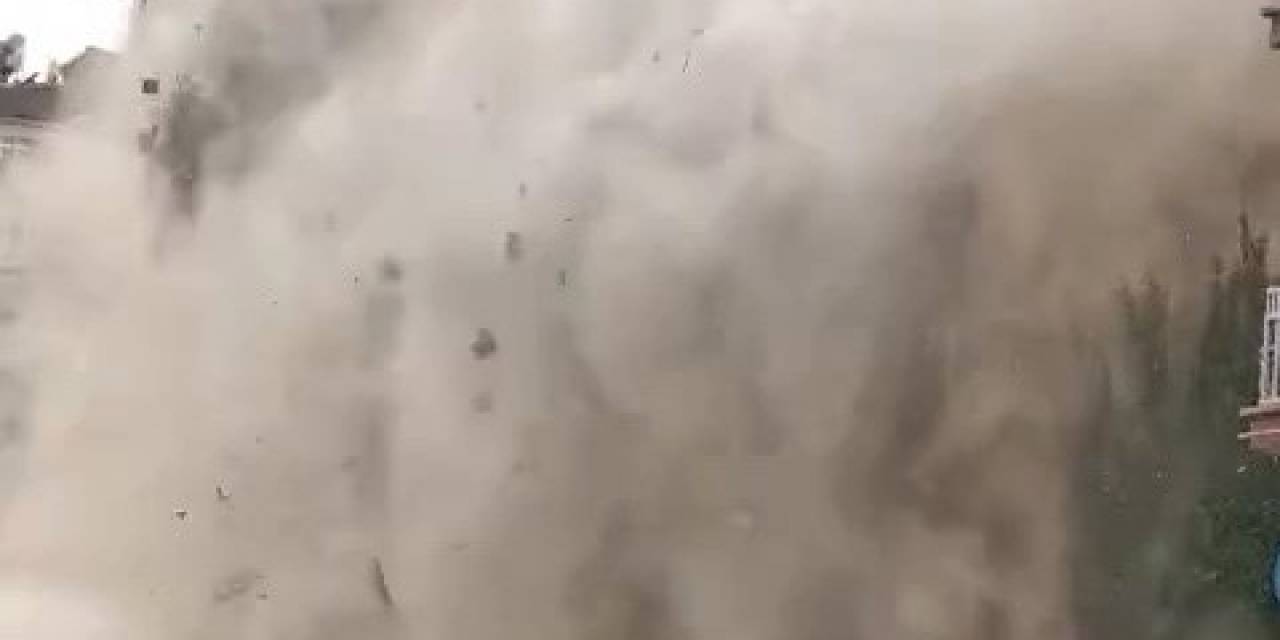 Elazığ’da Ağır Hasarlı 6 Katlı Bina Korna Sesi İle Yıkıldı