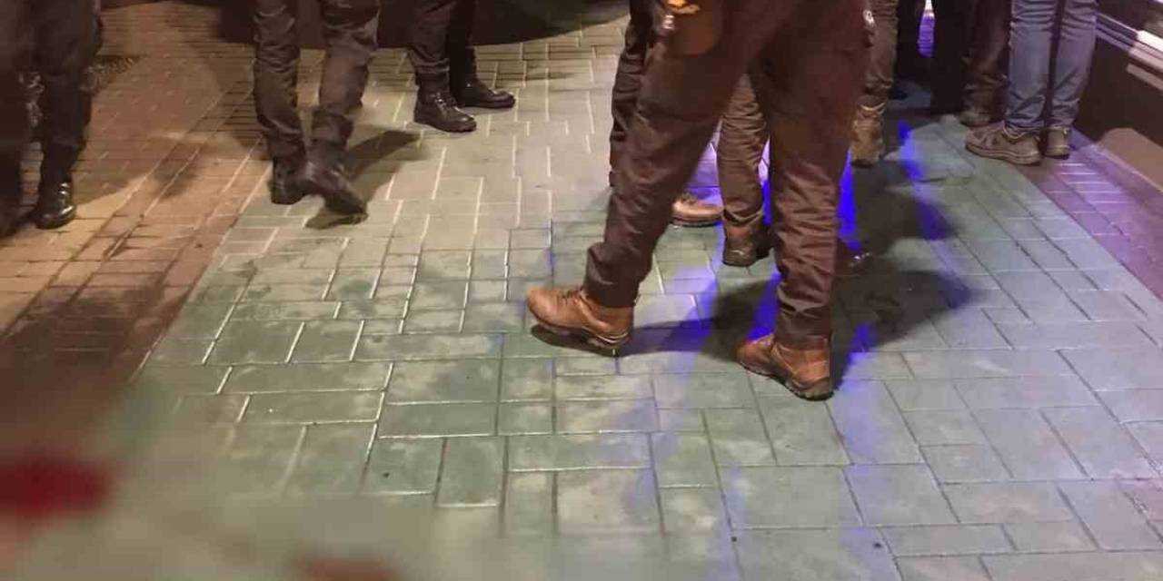 Kız Arkadaşıyla Tartıştı, Bileklerini Kesti