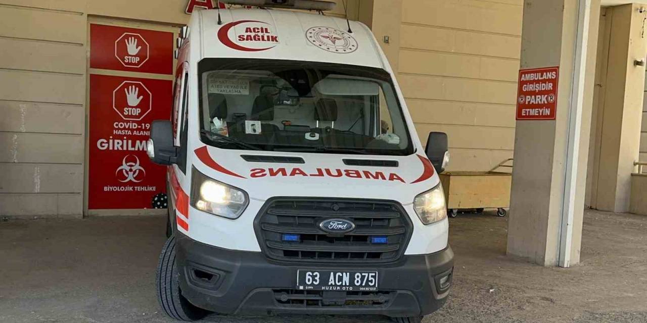 Yolun Karşısına Geçmeye Çalışan Çocuğa Araba Çarptı