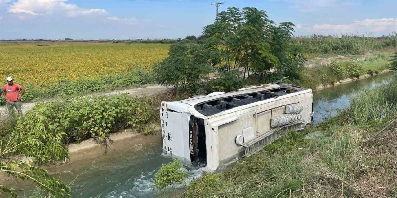 Tarım İşçilerini Taşıyan Midibüs Kaza Yaptı, 7 İşçi Yaralı