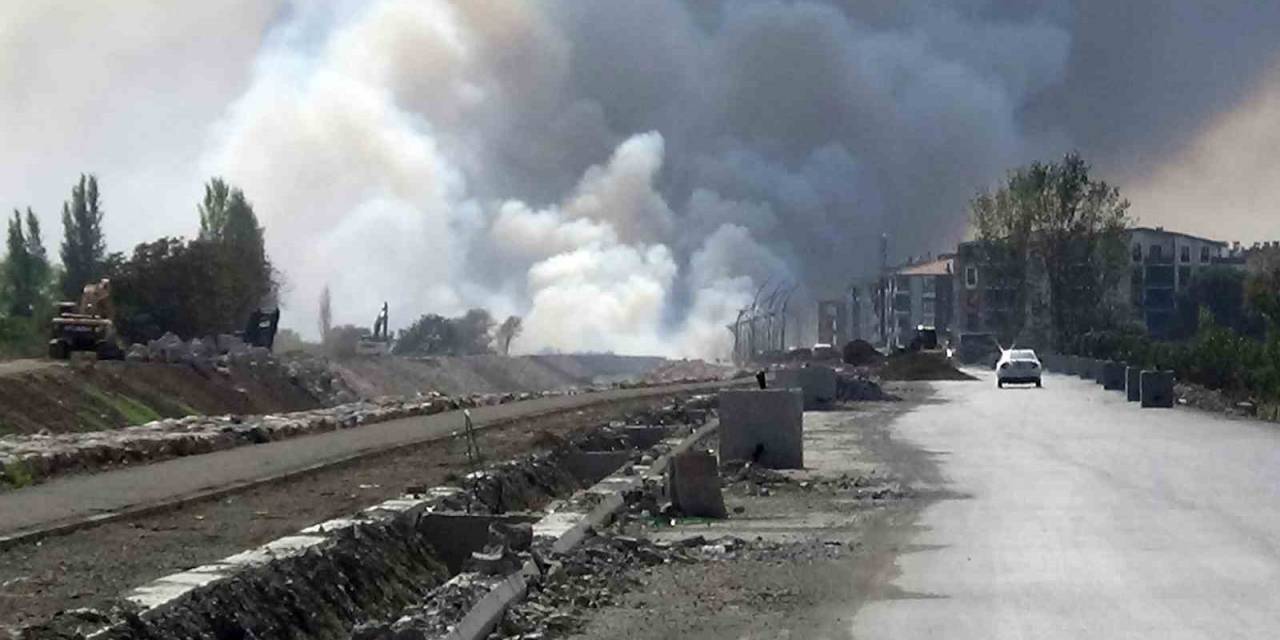 Sazlık Yangınına Havadan Ve Karadan Müdahale Edildi