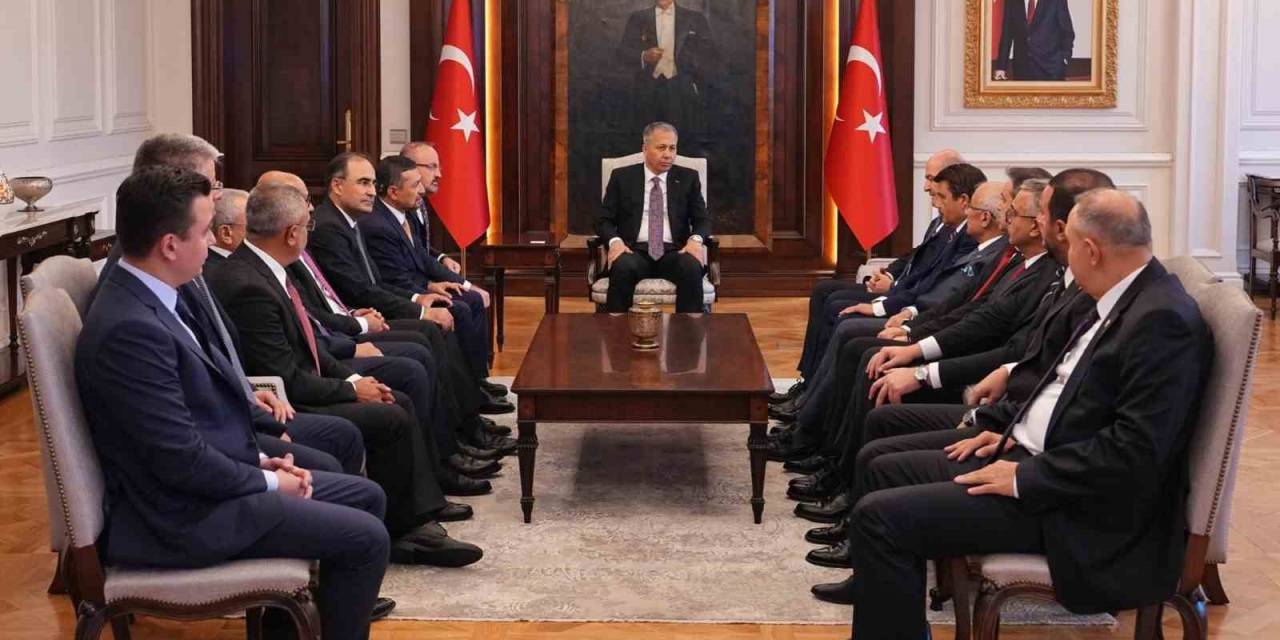 Eski İçişleri Bakanı Soylu’dan, Bakan Yerlikaya’ya Geçmiş Olsun Ziyareti