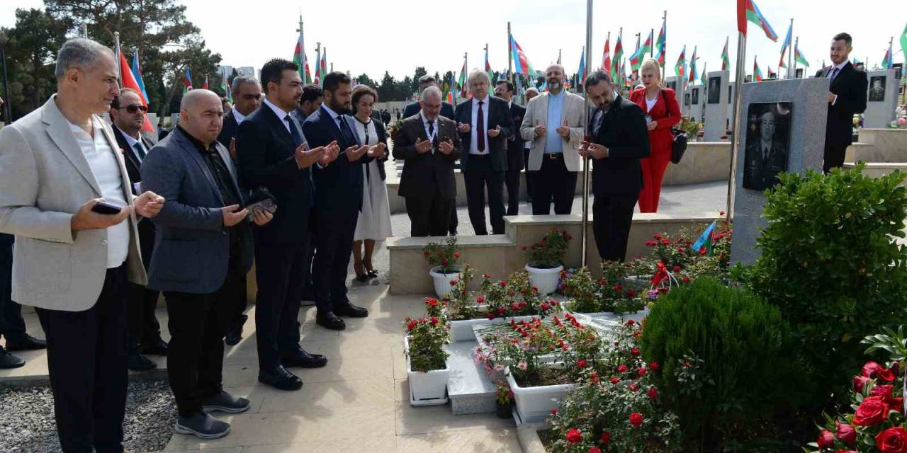 Ato Başkan Vekili Yılmaz, Haydar Aliyev’in Mezarını Ziyaret Etti