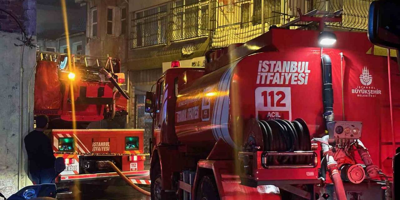 Fatih’te Kaçak Define Aranan Binanın Yakıldığı İddia Edildi, 1 Kişi Gözaltına Alındı