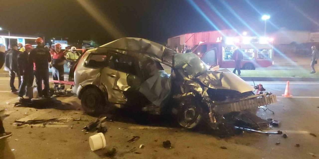Bariyeri Geçip Karşı Şeride Geçti: 1 Ölü, 2 Yaralı