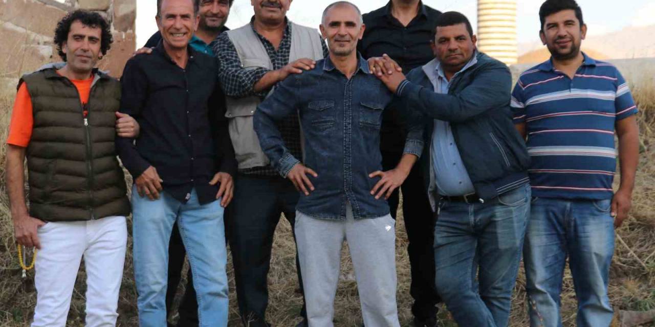 37 Yıl Sonra Aynı Noktada Ayrı Pozu Verdiler