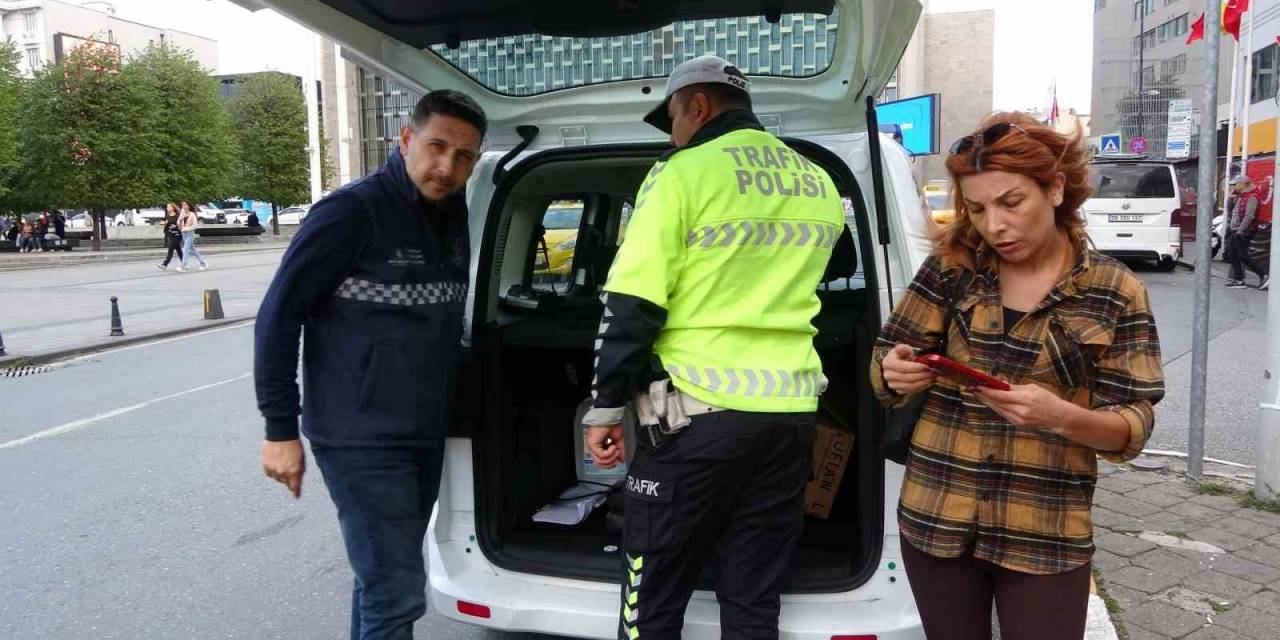 Taksim’de Taksi Denetimi: Evrakları Eksik Kadın Sürücüye Para Cezası Kesilerek Aracı Bağlandı