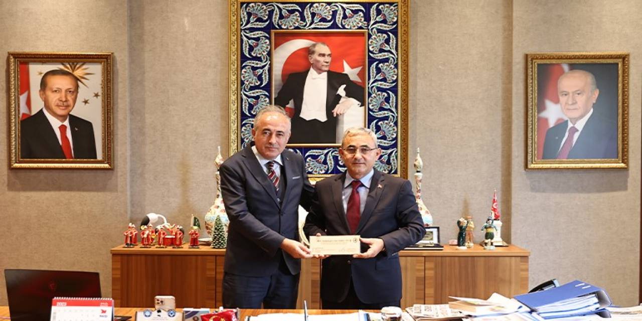 Başkan Alim Işık’a ’yılın İl Belediye Başkanı’ Ödülü