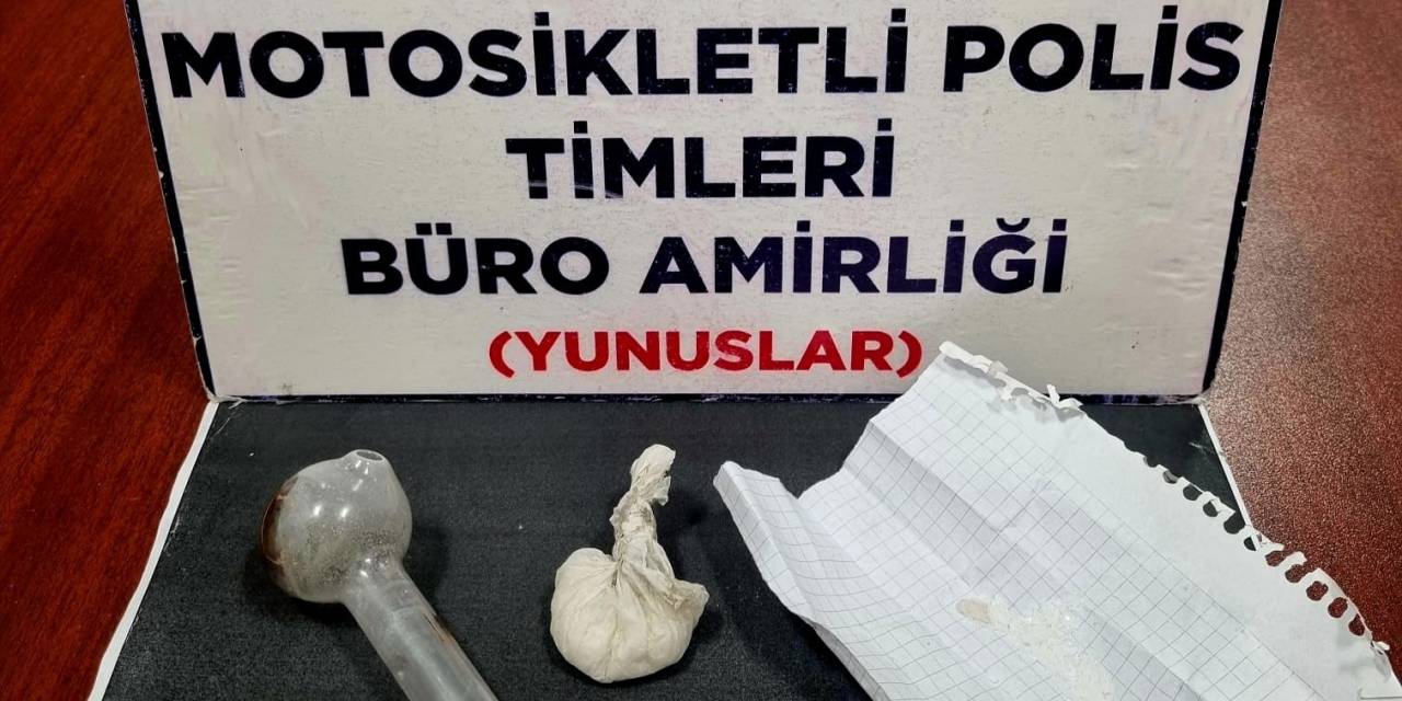 Kütahya’da Ehliyetsiz Sürücünün Trafikten Men Edilmiş Aracında Uyuşturucu Ele Geçirildi