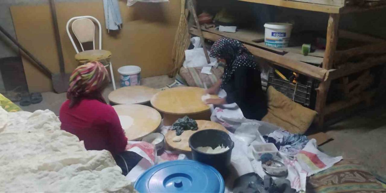 Hisarcıklı Ev Hanımları Kışlık Kuru Yufka Yapımına Başladı