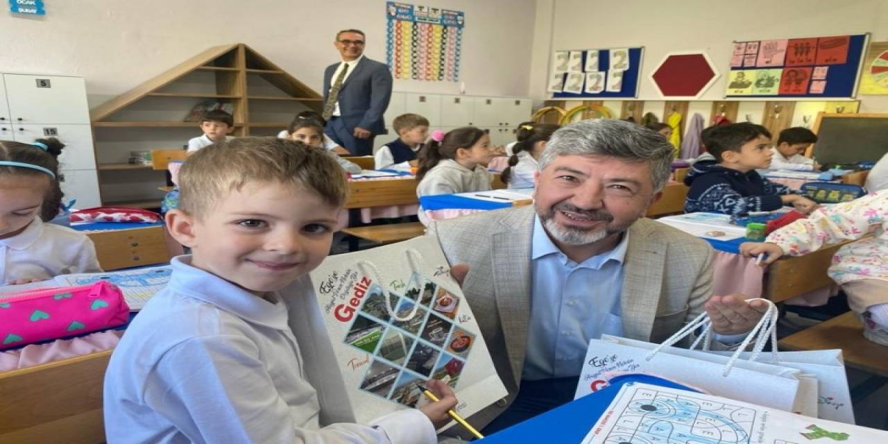 Gediz’de Minik Öğrencilere ’okula Hoş Geldin’ Hediyesi