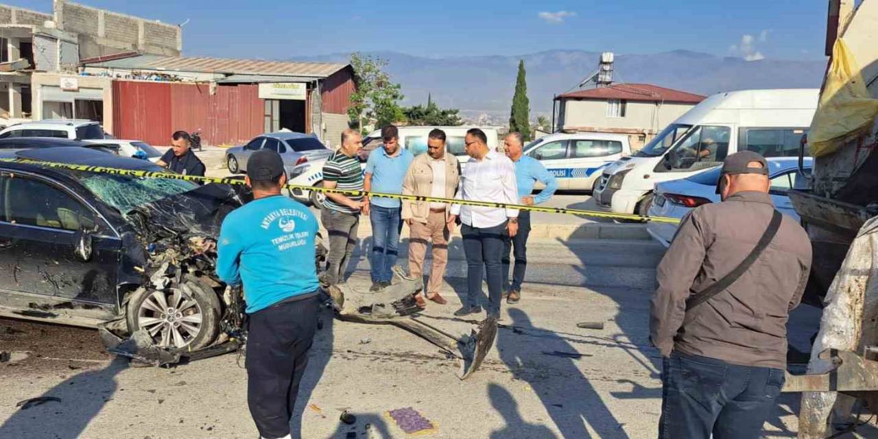 Otomobil, Çöp Kamyonuna Arkadan Çarptı: Temizlik İşçisi Hayatını Kaybetti