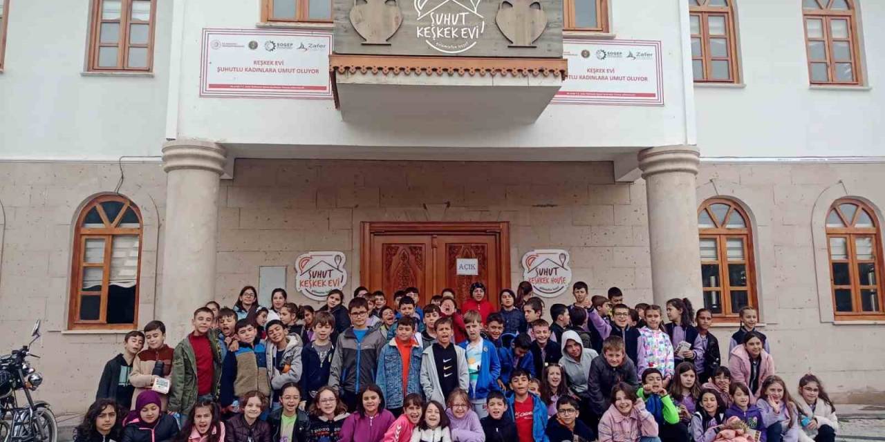 Minik Öğrenciler Tarih Kokan Mekanları Gezdi