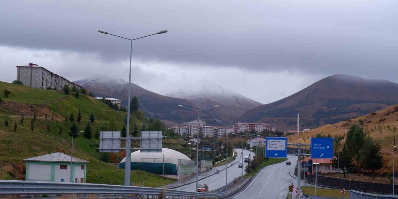 Palandöken’e Yılın İlk Karı Yağdı