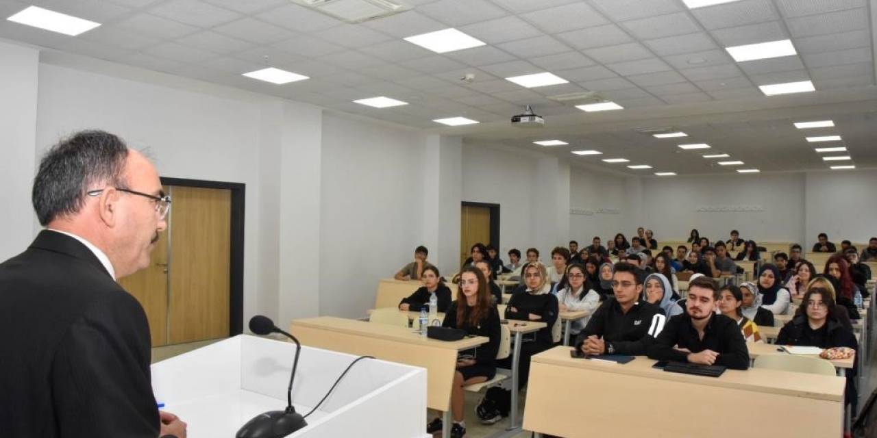 Tıp Fakültesi Öğrencilerine İlk Ders Rektör Beydemir’den