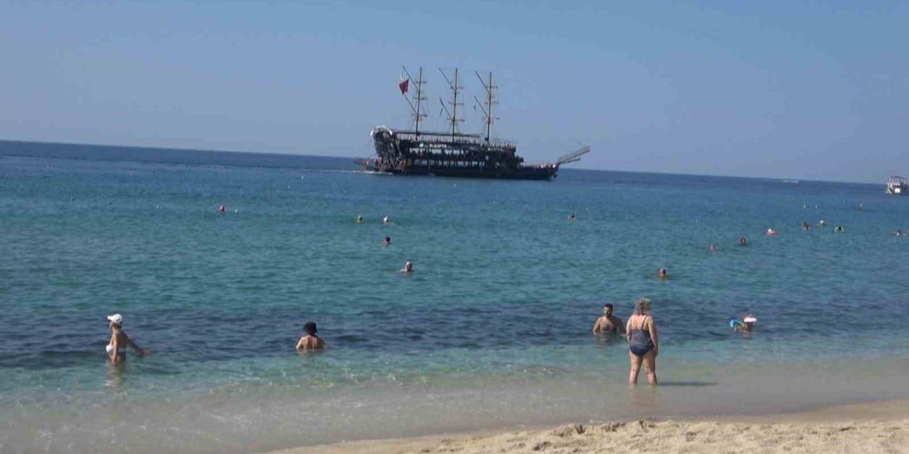 Alanya’da Ekim Ayında Deniz Keyfi Sürüyor