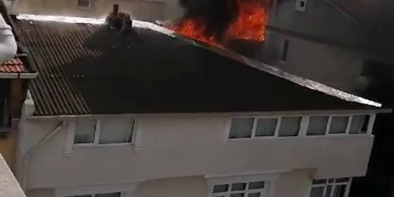 Avcılar’da Korkutan Çatı Yangınında 1 Kişi Dumandan Etkilendi