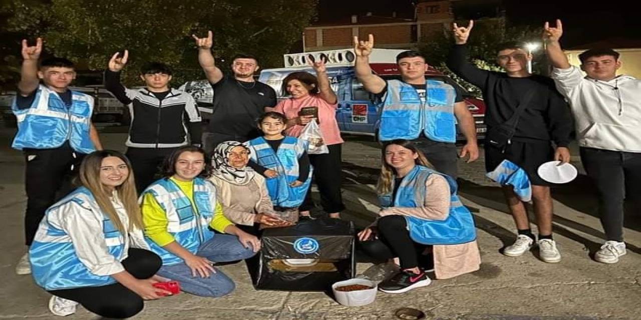 Sarıgöl Ülkü Ocakları Sokak Hayvanlarını Unutmadı