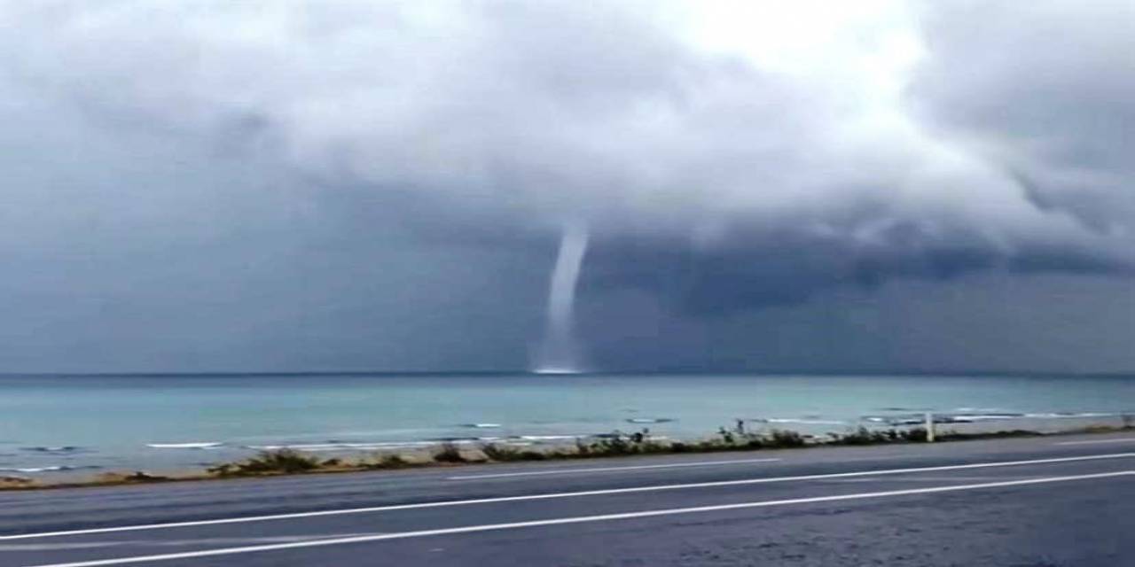 Van Gölü’nde Dev Hortum Korkuttu