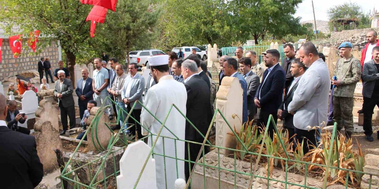 Pkk’lı Teröristlerin Şehit Ettiği 26 Vatandaş Mezarları Başında Anıldı