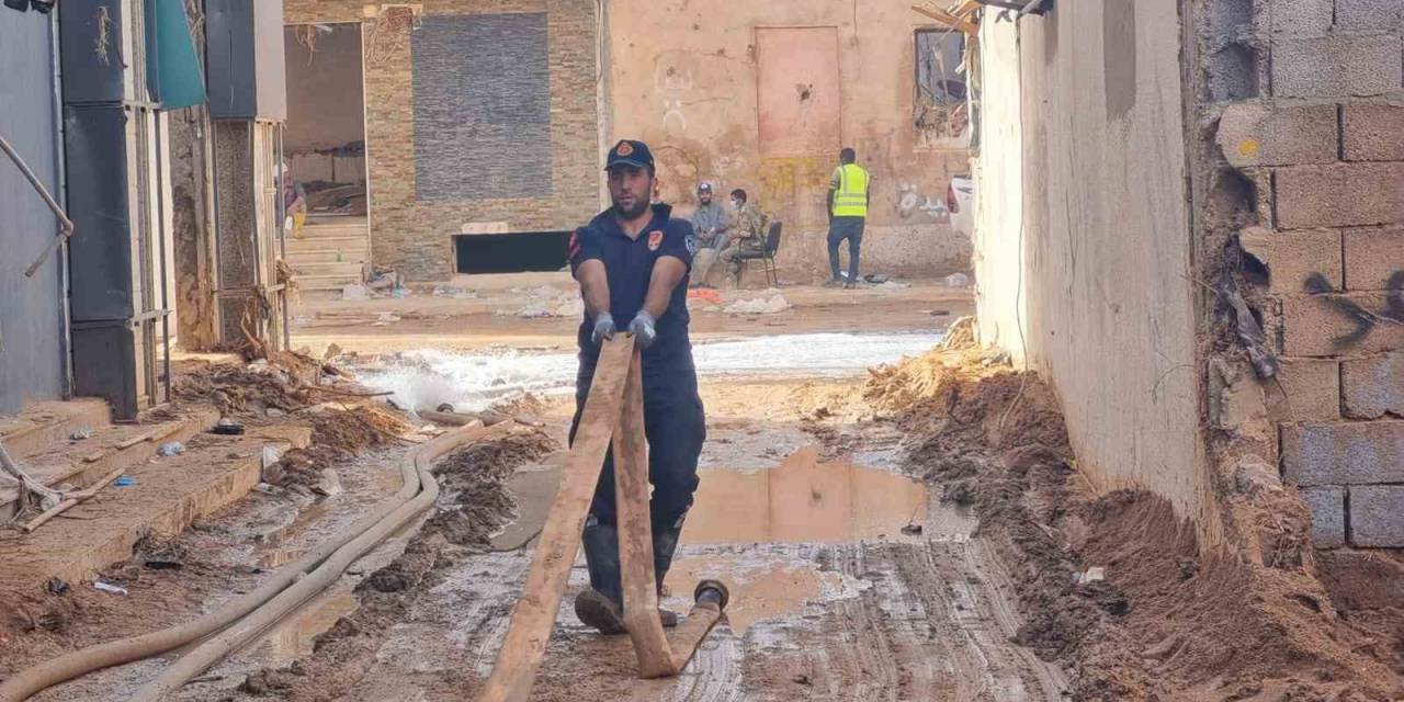 Manisa İtfaiyesi Libya’da Yara Sarma Çalışmalarını Sürdürüyor