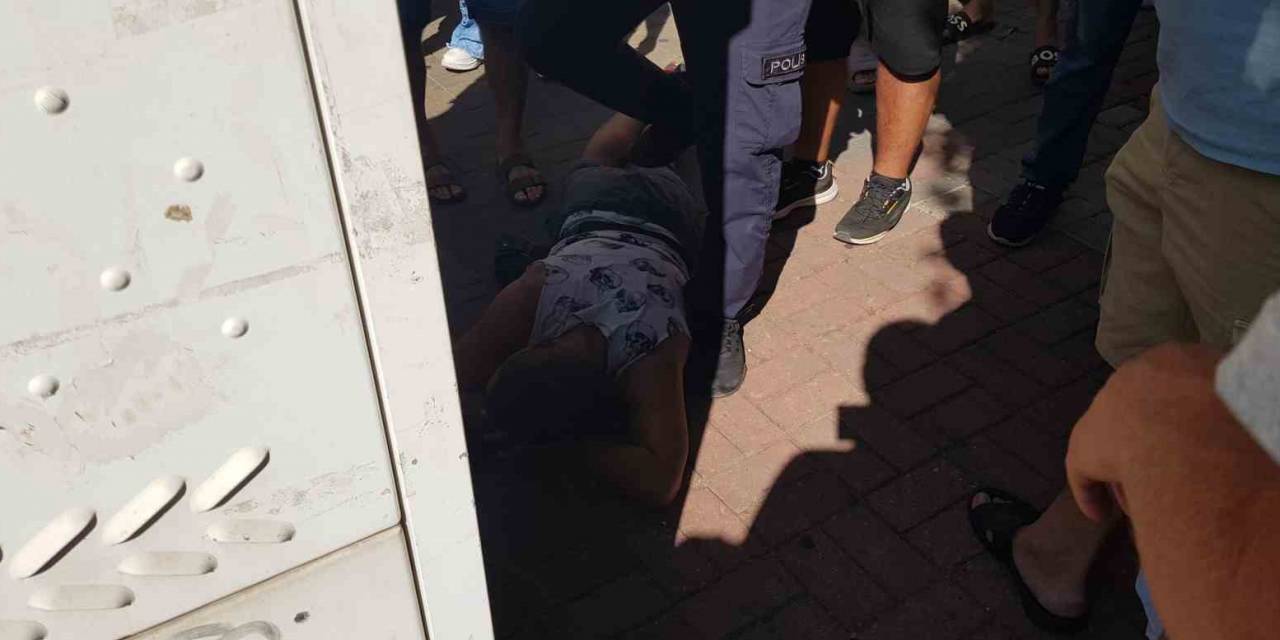 Kolombiyalı Hırsızlık Şüphelilerini 50 Metre Kovalayıp Yere Yatırdılar